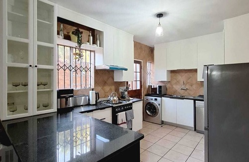 Tshwane Cabaña | Secure 4-Bedroom Lakeside Cottage – Monthly Rental in Pretoria, South Africa