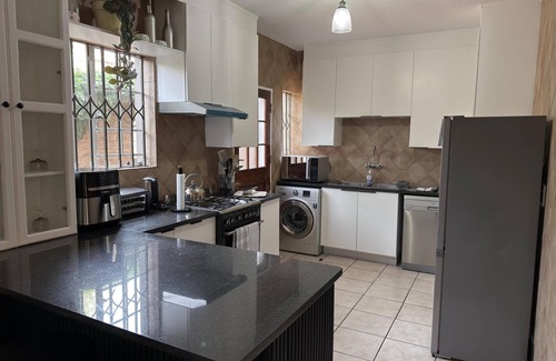 Tshwane Cabaña | Secure 4-Bedroom Lakeside Cottage – Monthly Rental in Pretoria, South Africa