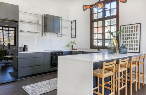 Cape Town City Centre Apartamento | Secure & Central: Villa with Views of Table Mountain