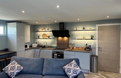 Locking Casa | Secure, Detached bungalow overlooking Weston-super-Mare, the Severn and Wales