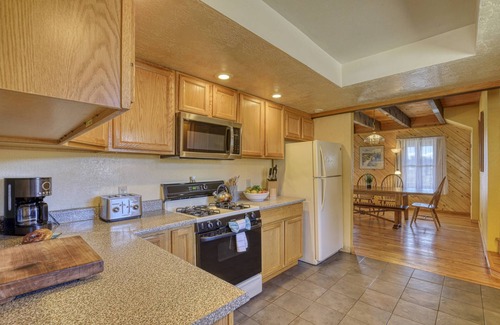 Pagosa Springs Cabina | See Fall's Changing Colors! Split Pine Cabin: Hot tub, Stunning Mountain Views, Near Downtown!