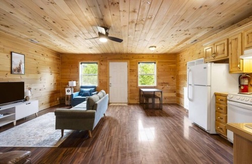 Ponce De Leon Cabina | See the Sunrise, Riverfront Cabin #4 on James River, #4 of 5 Cabins