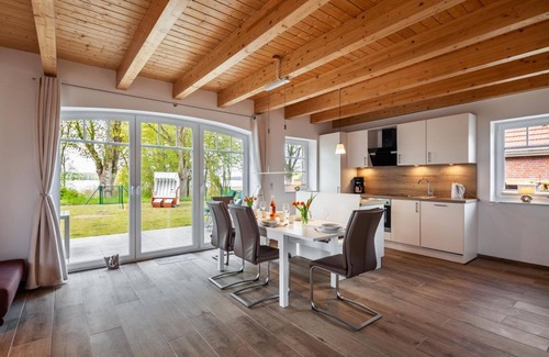 Warin Casa | Seeblick Warin - Very high quality vacation home directly on Lake Warin
