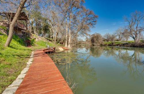 Seguin Casa | Seguin Riverfront Retreat Fishing Dock and Kayaks!