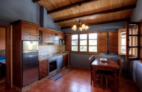 Serantes Cabaña | Casa rural (alquiler íntegro) Pumarega para 2 personas