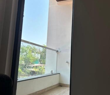 Nagpur Apartamento | Self Check In 1BHK Home fully Equipped Kitchen