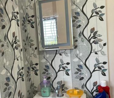 Nagpur Apartamento | Self Check In 1BHK Home fully Equipped Kitchen