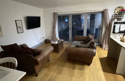 Lincoln Casa | Self contained bungalow near to Lincoln, dog friendly and plenty of car parking.
