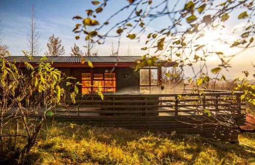 Laugarvatn Casa | Selið Cottage - Traditional Icelandic Summerhouse with hot tub