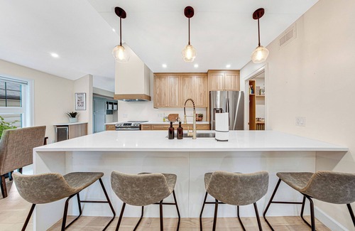 Saskatoon Casa | Selina's House - 2 Bed 2 Bath - Gordie Howe Arena - Beautiful Modern Build