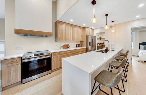 Saskatoon Casa | Selina's House - 2 Bed 2 Bath - Gordie Howe Arena - Beautiful Modern Build