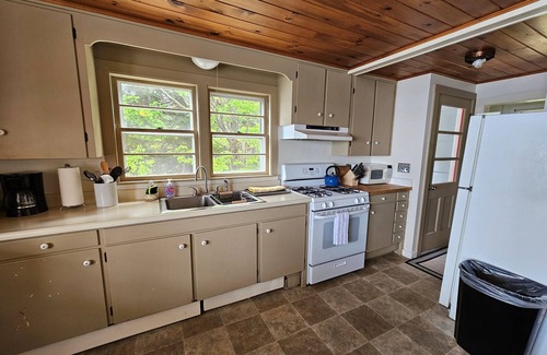 Stonington Casa | Sellers Shore Cottage - Oceanfront, Cape - Private