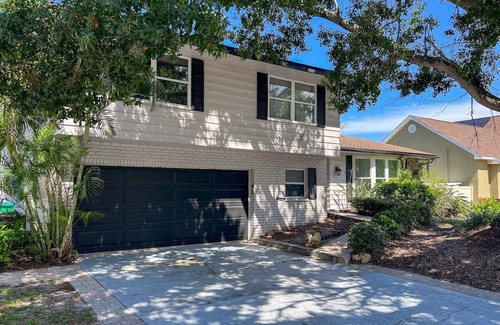 Seminole Casa | Seminole Pool House | Mins to the Beach