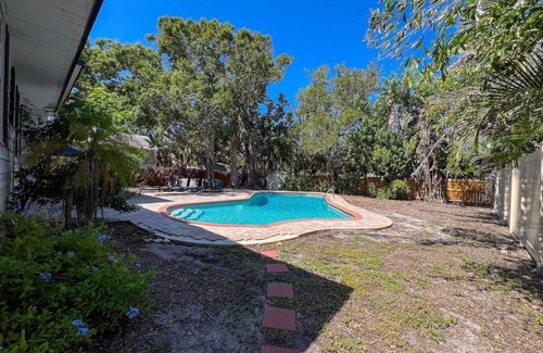 Seminole Casa | Seminole Pool House | Mins to the Beach