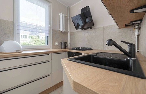 Srodmiescie Apartamento | Sempołowskiej 68 Wrocław | Red Apartment with Desk for Remote Work