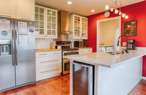 Oaks Corners Cabaña | Seneca Knoll: "Hermosa casa personalizada con vistas al lago Seneca"