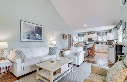 Burdett Casa | Seneca Lake Retreat w/ Deck - Walk to Wineries!