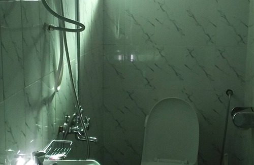 Kabwohe Hotel | Senevin Gardens Hotel