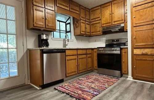 Senoia Casa | Senoia Remodeled 3BR|2BA Wooded Country Retreat