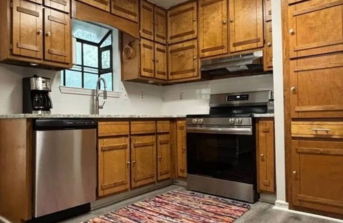 Senoia Casa | Senoia Remodeled 3BR|2BA Wooded Country Retreat