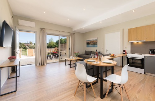 Dassia Apartamento | Senses Suite Tessera: Apartamento de lujo reformado en Corfú