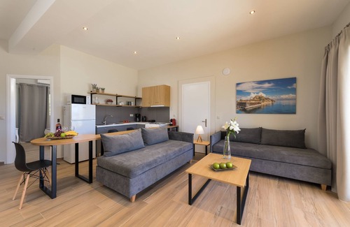 Dassia Apartamento | Senses Suite Tessera: Apartamento de lujo reformado en Corfú