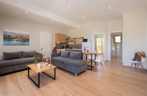 Dassia Apartamento | Senses Suite Tessera: Apartamento de lujo reformado en Corfú