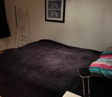 Leirvik Apartamento | Sentral og romslig bolig