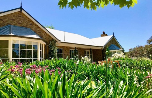 Seppeltsfield Casa | Seppeltsfield Vineyard Retreat - 3 Bedroom Holiday Home