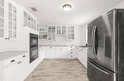 Jupiter Casa | Stylish 3-Bedroom Pool Retreat