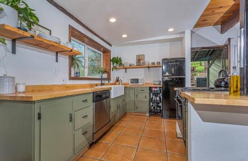 Three Rivers Casa | Sequoia TREE HOUSE light andbright