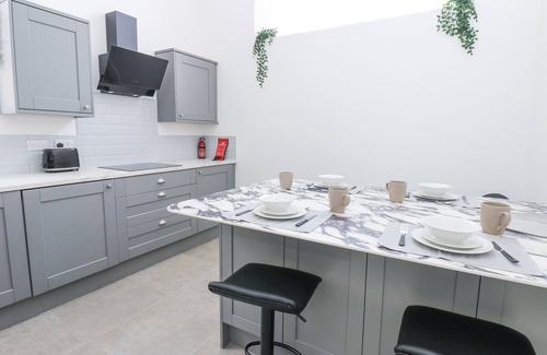 Eastgate Casa | SERAPHIM HOUSE, pet friendly, with hot tub in St John's Chapel