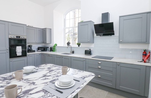 Eastgate Casa | SERAPHIM HOUSE, pet friendly, with hot tub in St John's Chapel