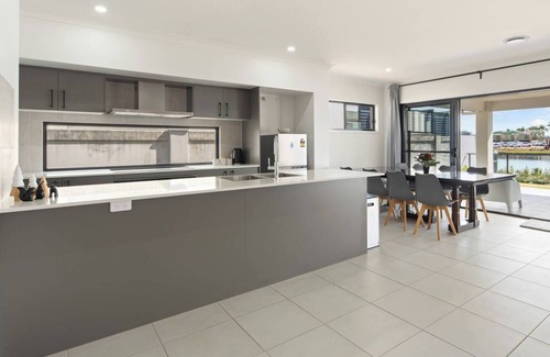 Gold Coast Casa | Serena by the Water Family Retreat in Hope Island