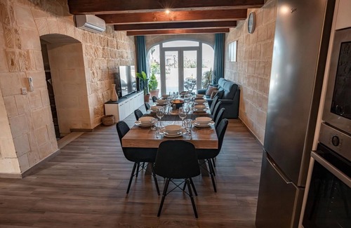 Gharb Otro | Serena Farmhouse is a Rustic and spacious 5-bedroom with pool and jacuzzi.