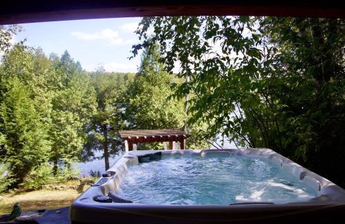 Eagle Lake Casa | Serendipity 5 BR Waterfront 4 Seasons, Hot Tub, Firepit, Close to Ski HIll