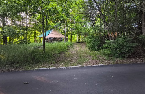 Frankfort Alquiler De RV | Serene 1-bedroom dome in Frankfort,steps away from town