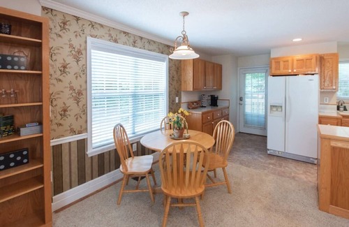 Otto Casa | Serene 2BR Retreat with Hot Tub, Fire Pit & Yoga