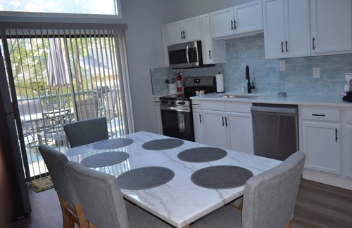 Lake Harmony Casa | Serene 3-bedroom house in Lake Harmony with Deck, Lake views and Fireplace