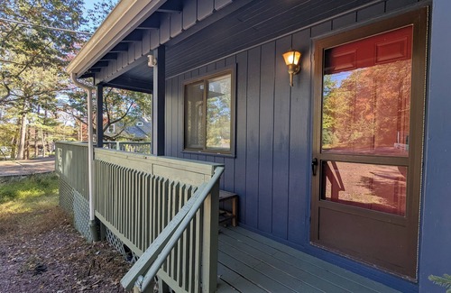 Lake Harmony Casa | Serene 3-bedroom house in Lake Harmony with Deck, Lake views and Fireplace