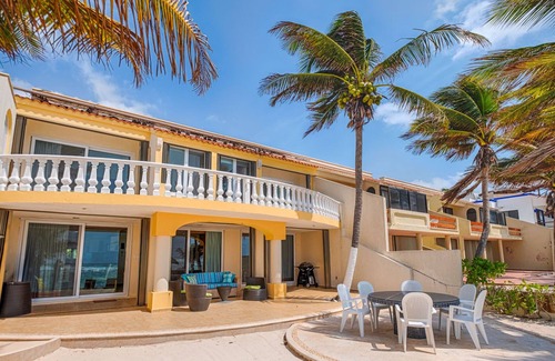 Akumal Villa | Casa frente a la playa de 3 habitaciones en Aventuras Akumal SAT TV Wifi AC
