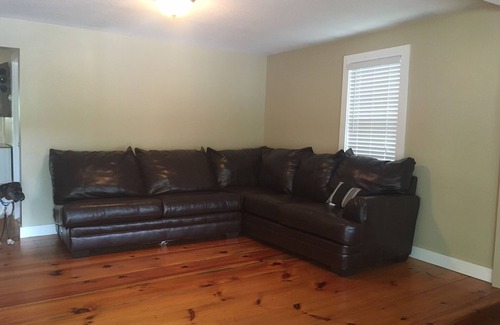 Southwick Casa | Serena y acogedora escapada al lago en el prístino estanque norte de Congamond