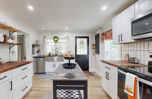 Whittier Casa | Serene Creekfront House Escape: Relax, Fish, and Unwind