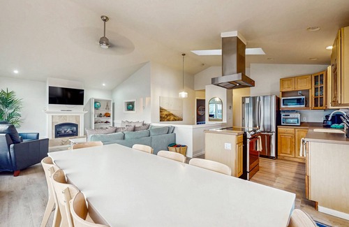 Westport Casa | Serene, Dog-Friendly Beach House with Free WiFi & a Gas Fireplace