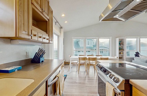 Westport Casa | Serene, Dog-Friendly Beach House with Free WiFi & a Gas Fireplace