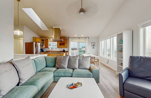 Westport Casa | Serene, Dog-Friendly Beach House with Free WiFi & a Gas Fireplace