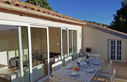 Villeseque-des-Corbieres Apartamento | Serene Family Escape
