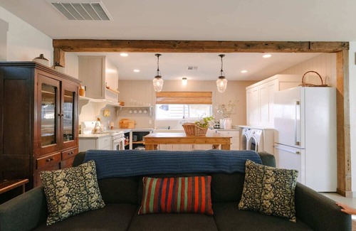 Ashland Casa | Serene Family, Cottage-minutes to Downtown