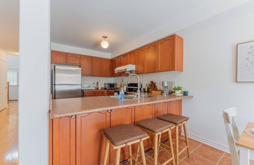 Hurontario Casa | Serene Family Space | 3BR | Prime Mississauga