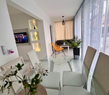 San Eugenio Apartamento | serene flat in central location overlooking SIAM PARK